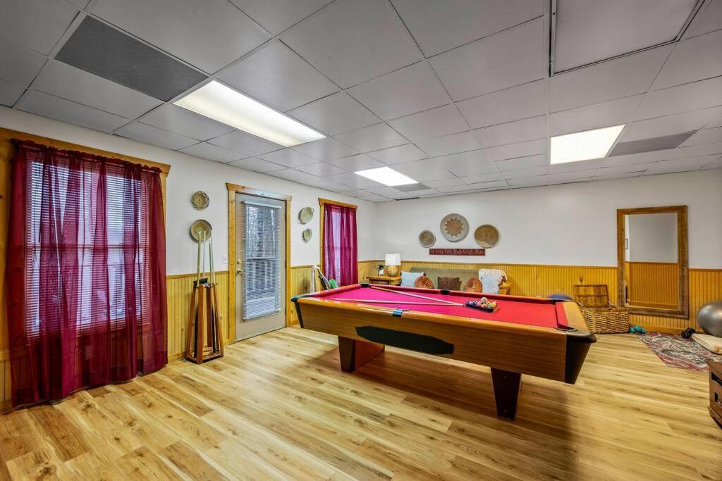 Log Cabin, Hot Tub, Fireplace, Pool Table & Views! Sevierville Exterior photo