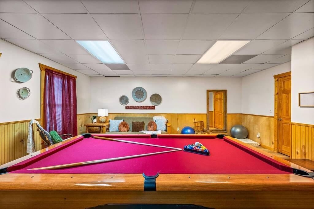 Log Cabin, Hot Tub, Fireplace, Pool Table & Views! Sevierville Exterior photo