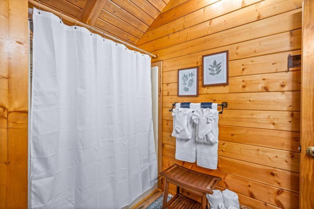 Log Cabin, Hot Tub, Fireplace, Pool Table & Views! Sevierville Exterior photo