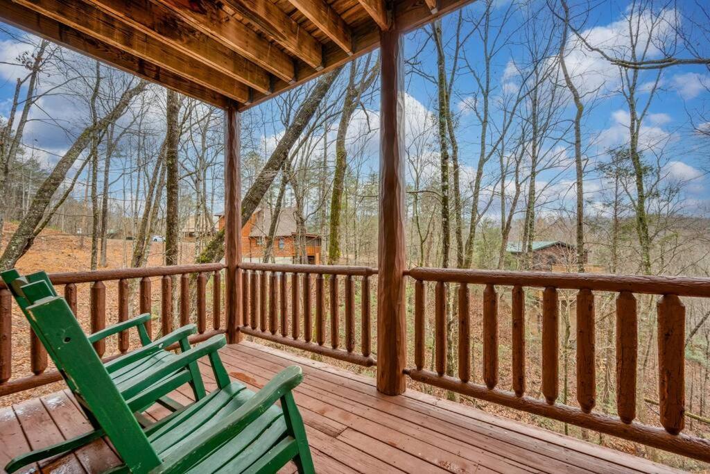 Log Cabin, Hot Tub, Fireplace, Pool Table & Views! Sevierville Exterior photo